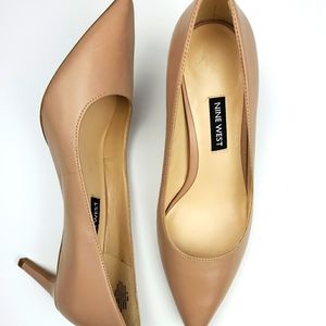 NEW *NINE WEST pointed toe heel